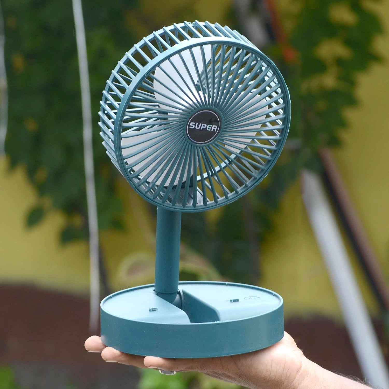 Adjustable portable desktop fan