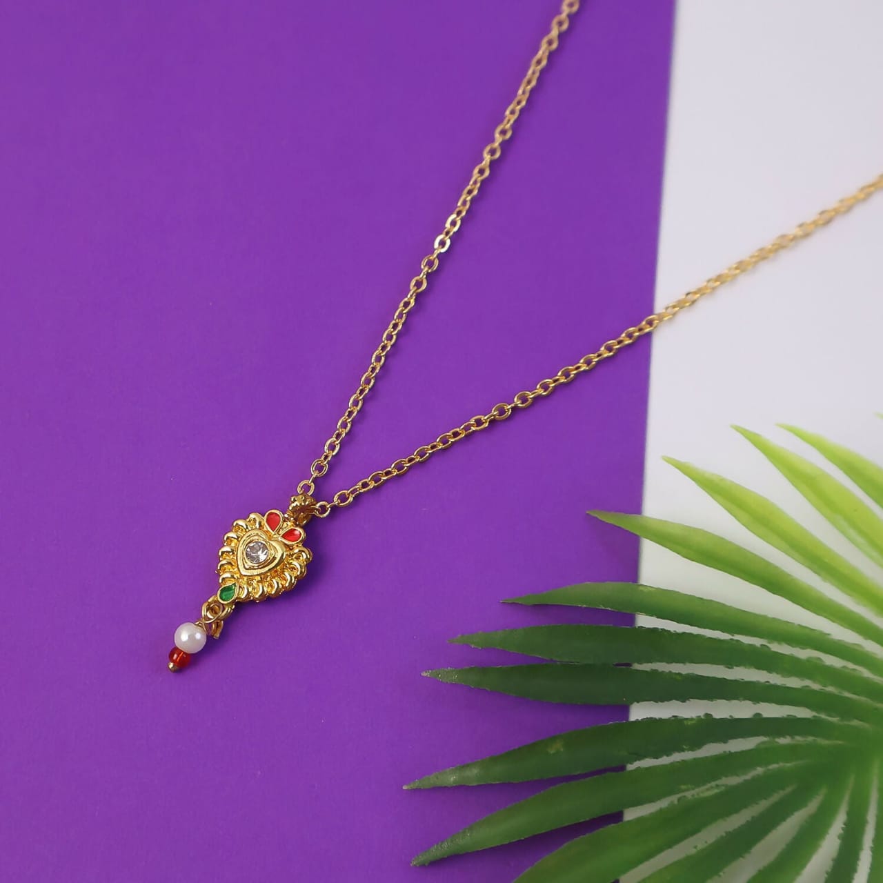 Elegant Heart Motif Pendant Necklace