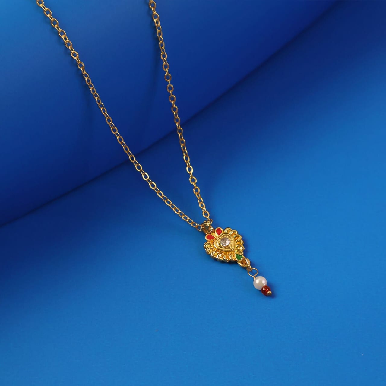 Elegant Heart Motif Pendant Necklace